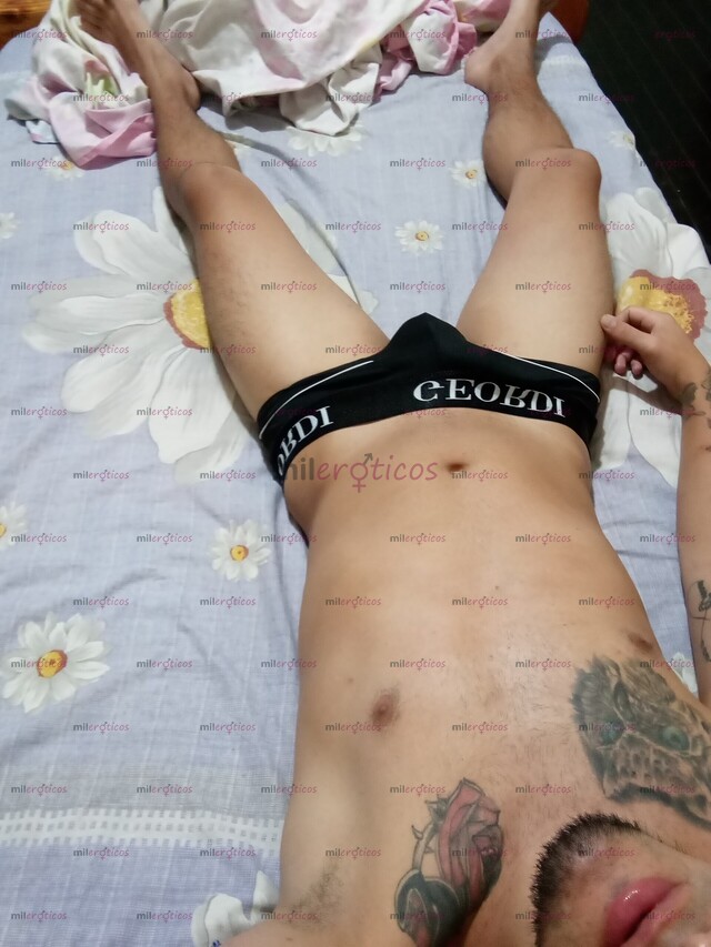 FOTOS DE JOVEN UNIVERSITARI, DE PASO POR TU CIUDAD.