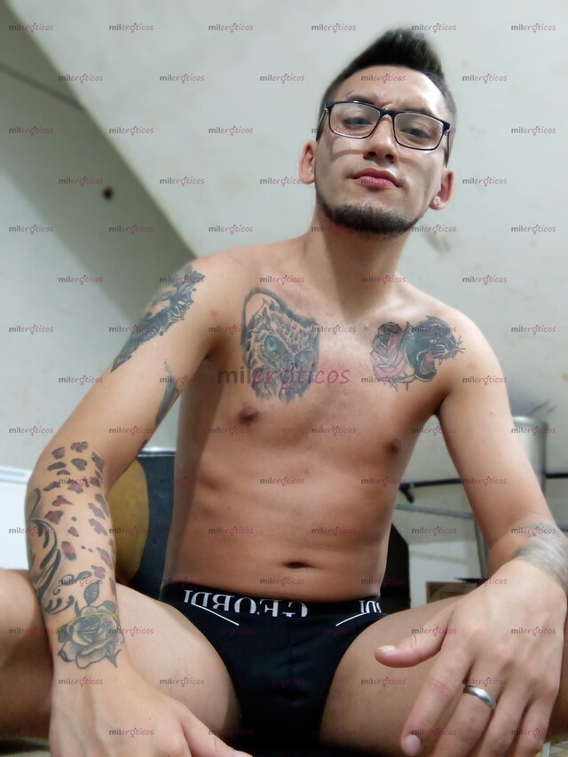 FOTOS DE JOVEN UNIVERSITARI, DE PASO POR TU CIUDAD.