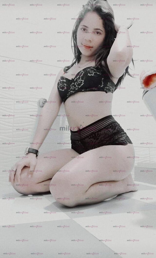 FOTOS DE GALLO GRANDOTE, CULOTE Y TETAS DE INFARTÓ CUERPAZO Y LINDO ROSTRO DIVINA WEBCAM