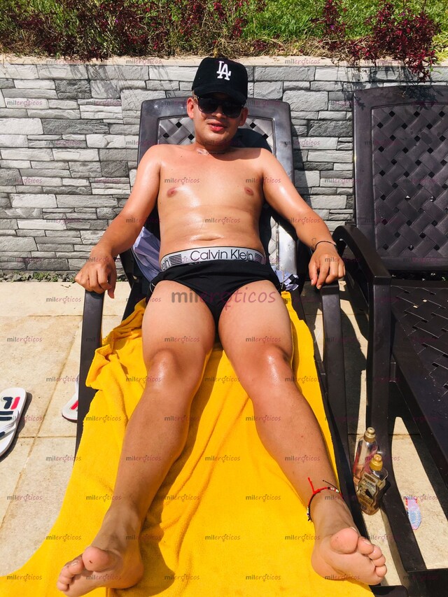 FOTOS DE CHICO MORENO SERIO MUY DISCRETO DE PASO POR TU CUIDAD