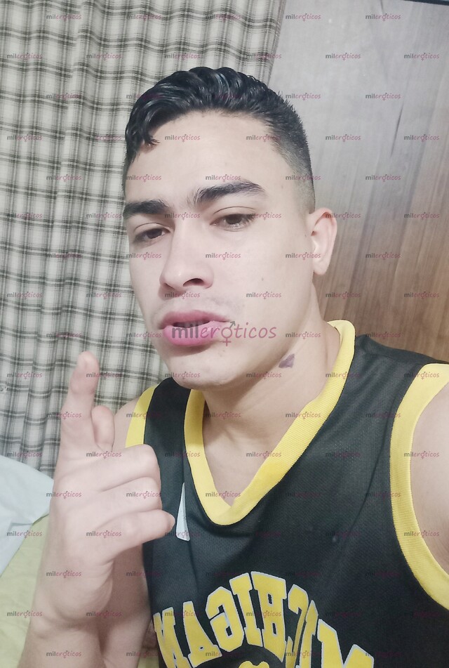 FOTOS DE ATRACTIVO ATLETICO CON POLLA DURA Y LECHERA ESTOY DE PASO