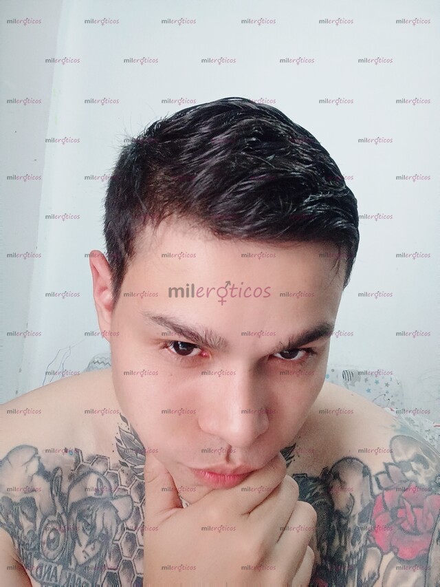 FOTOS DE NICO MASAJISTA TATUADO CON RICAS MANOS LISTAS PARA COMPLACERTE