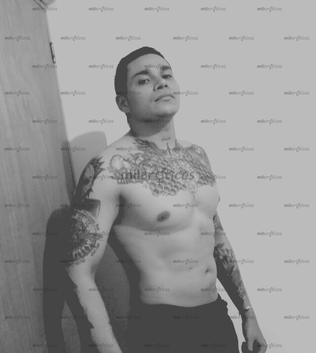 FOTOS DE NICO MASAJISTA TATUADO CON RICAS MANOS LISTAS PARA COMPLACERTE