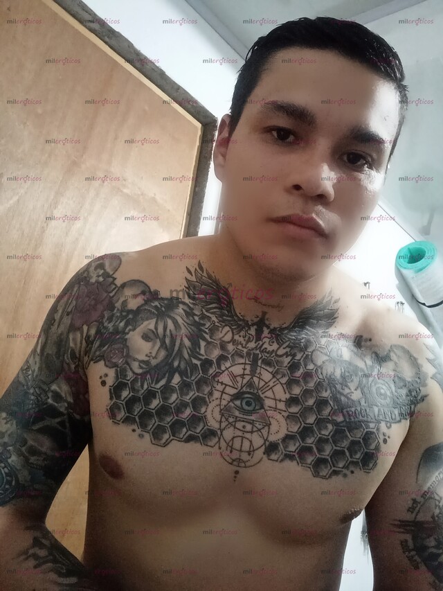 FOTOS DE NICO MASAJISTA TATUADO CON RICAS MANOS LISTAS PARA COMPLACERTE