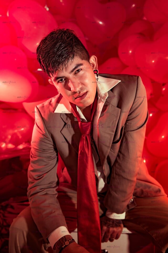 FOTOS DE EL INVITADO PERFECTO PARA TU FANTASÍA EN PAREJA