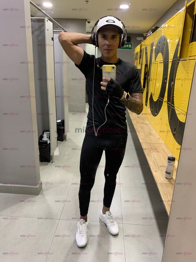 FOTOS DE GIGOLÓ FLACO BIEN DOTADO COMPAÑERO DE TODO SOLO MUJERES