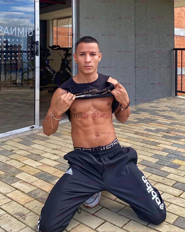 FOTOS DE GUAPO COLOMBIANO CON 23 CENTÍMETROS DE PODER