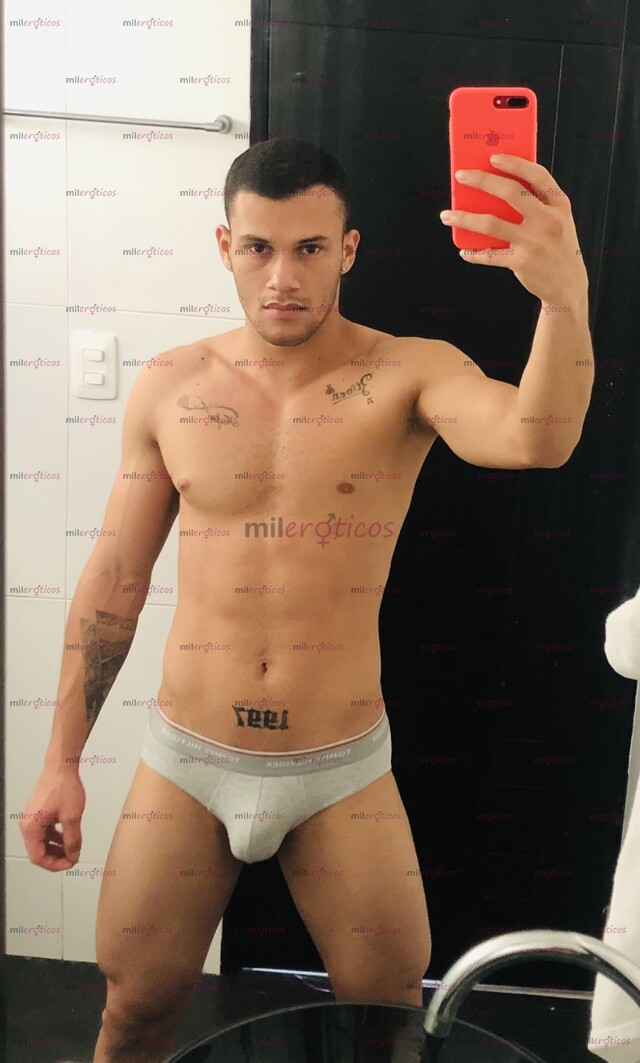 FOTOS DE SOY ACTIVO, SERIO Y MASCULINO. COMPLACIENTE.