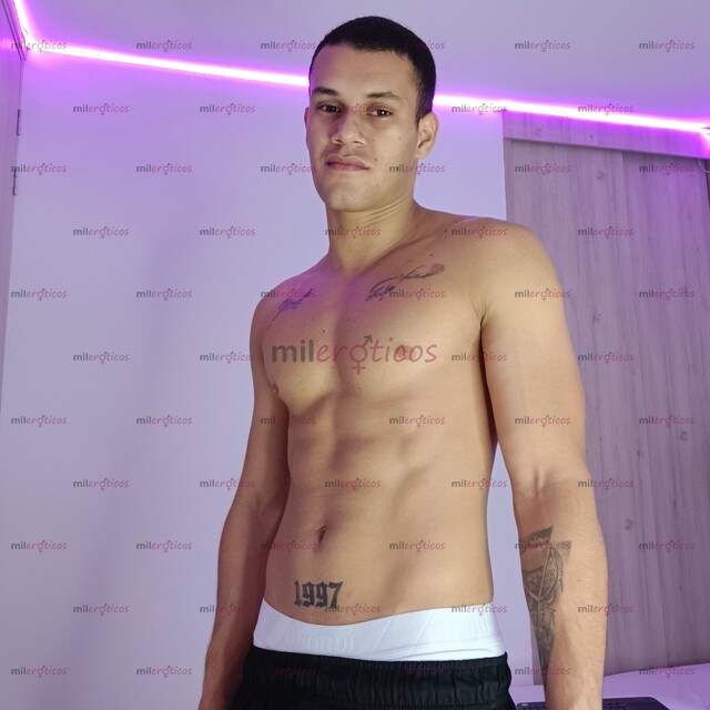 FOTOS DE SOY ACTIVO, SERIO Y MASCULINO. COMPLACIENTE.