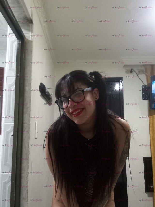 FOTOS DE HOLA MIS AMORES SOY UNA CHICA MUY DIVERTIDA ME ENCANTA PASARLA BIEN TENGO 18 AÑI