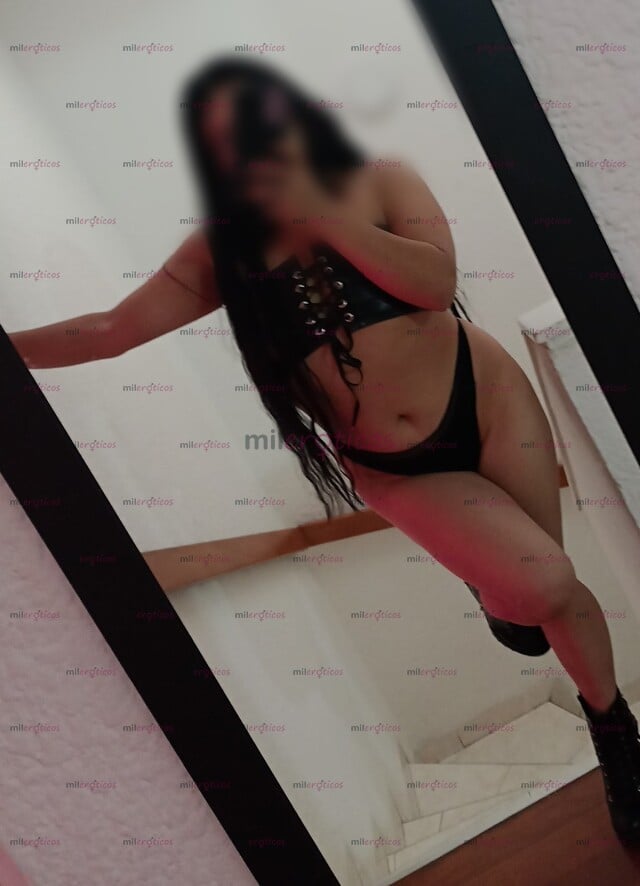 FOTOS DE CAROLINA! ENCANTADORA FLACA ESTRECHITA Y MORBOSA ESPERA PORTI