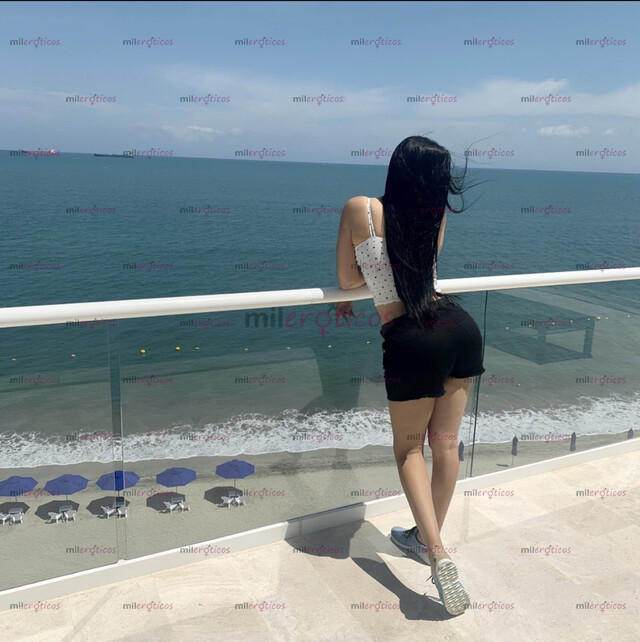 FOTOS DE DELICIOSA Y SEXY PELINEGRA CON GRANDES ATRIBUTOS