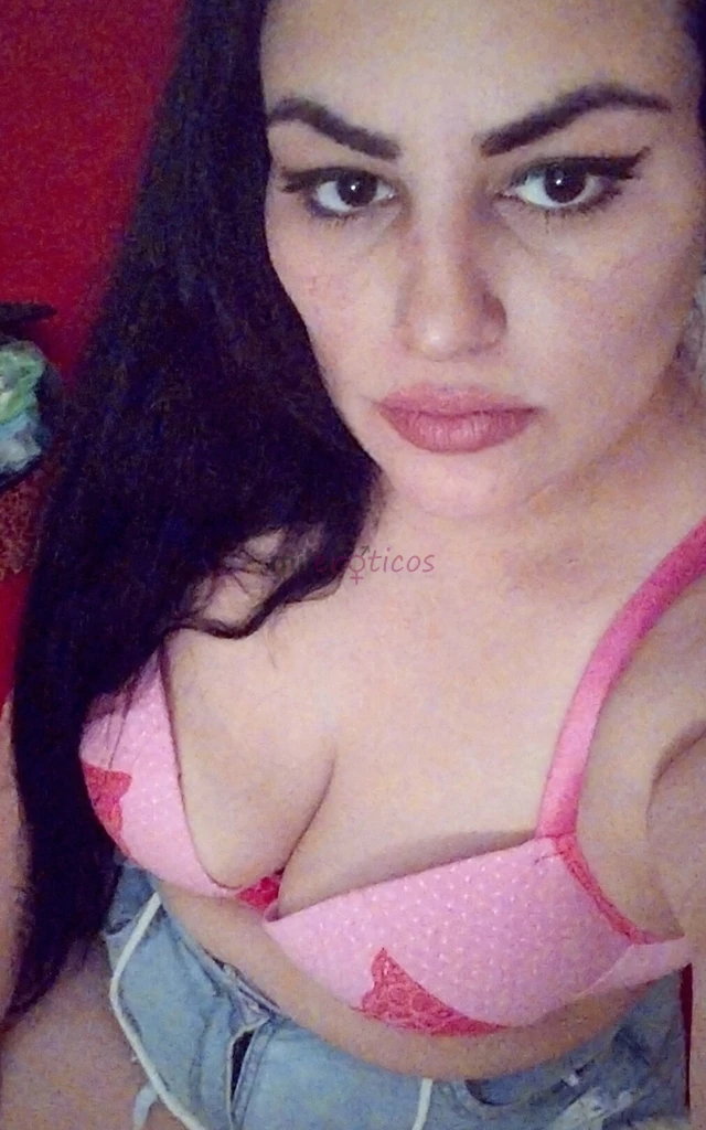 E uma morena de corpo com curvas estilo mulherao com destaque para seu lindo rosto a gata esta disponivel para encontros de muito prazer e sensualidad...