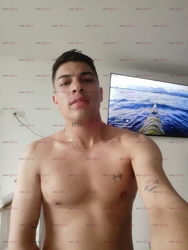 FOTOS DE CHICO DESCOMPLICADO DISPUESTO A COMPLACER TUS FANTASÍAS ERÓTICAS