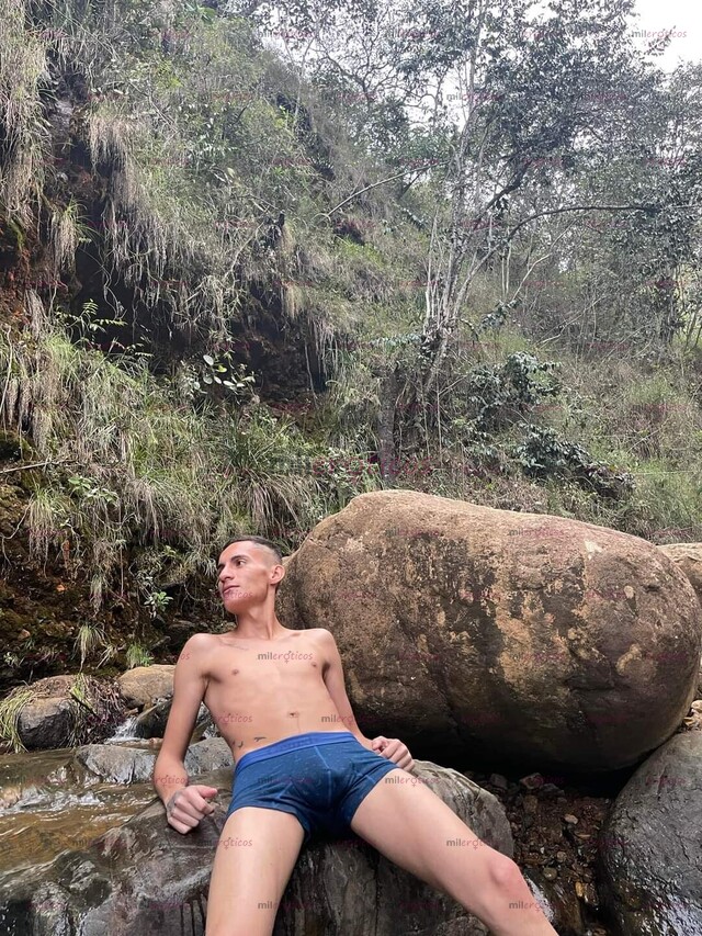 FOTOS DE JOVEN FLACO VERGON LECHERO MUY COMPLACIENTE PARA EL SEXO