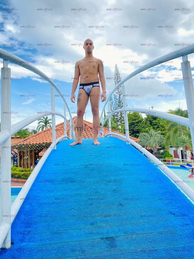 FOTOS DE SOY UN CHICO GAY VERSÁTIL TODO TERRENO, ME GUSTA EL BUEN PARCHE, SOY REMORBOSO