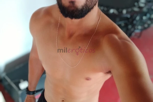Ola me chamo hugo tenho 26 anos sou ativo faco tudo menos passivo moro no imbui mais estou sem local no momento atendo em hoteis moteis e a domicilio...