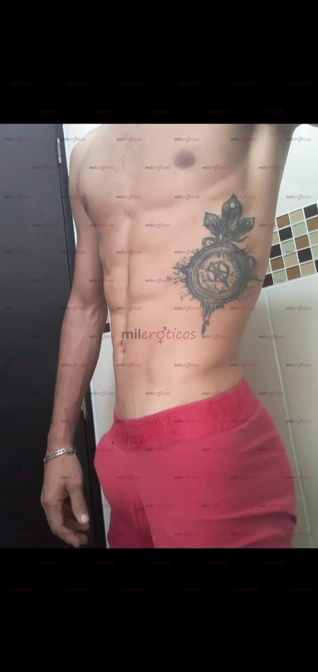 FOTOS DE HOLA MI NOMBRE ES ADRIÁN, UN CHICO MORENO ALTO CON UN BUEN PAQUETE SOLO MUJERES