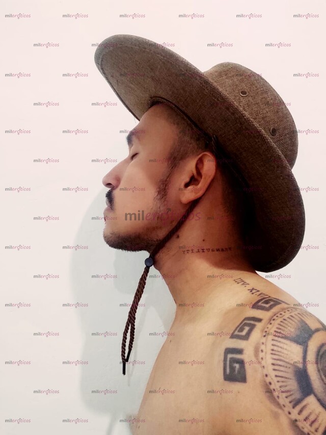 FOTOS DE COLOMBIANO LLANERO ACTIVÓ MASCULINO. CON APT CENTRO BOSTON.