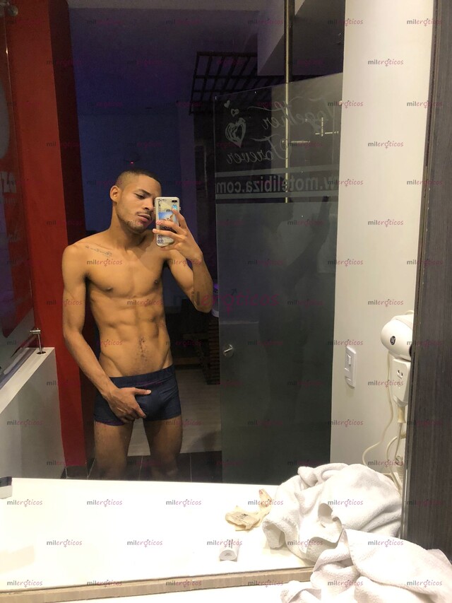 FOTOS DE JEREMY ESCORT DOTADO LECHERO COMPLACIENTE