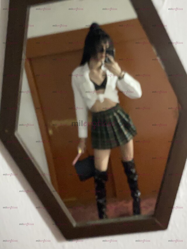 FOTOS DE UNIVERSITARIA DISPUESTA A CUMPLIR SU CASTIGO