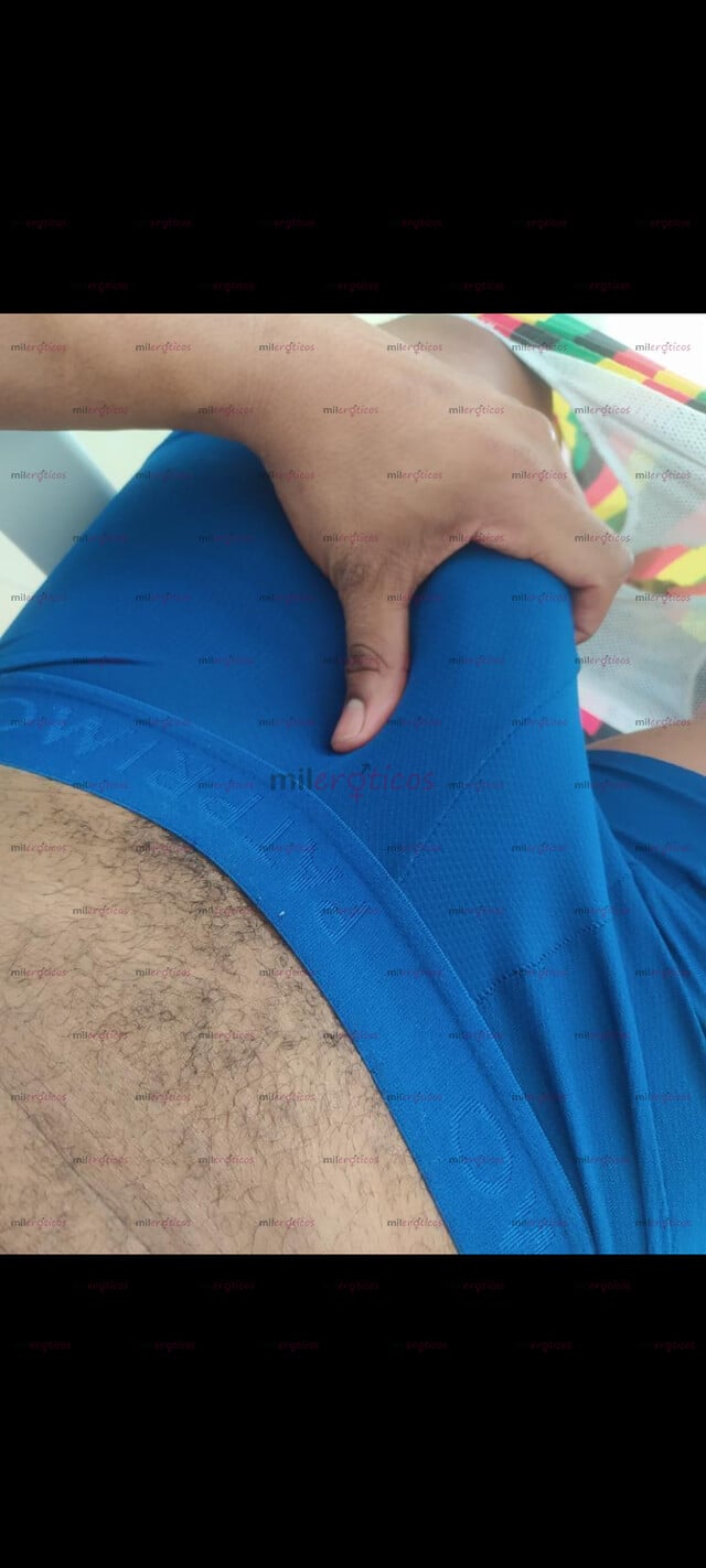 FOTOS DE JOVEN NEGRO , SIMPÁTICO , TRENSADO , CONTESTURA DELGADO ATLÉTICO , CUERPO MARCA