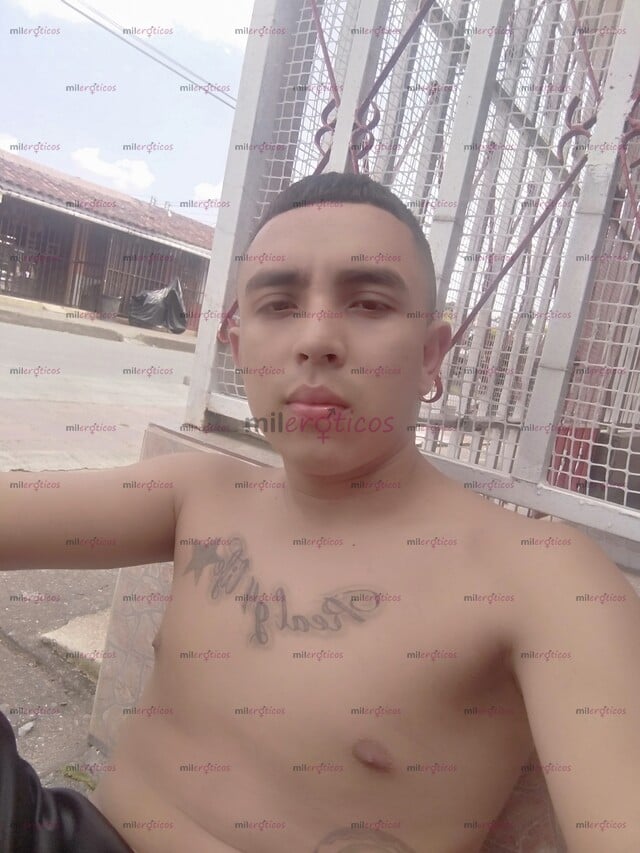 FOTOS DE JOVEN EN PROMOCIÓN Y COMPLACIENTE VEN PASAMOS BN RICO