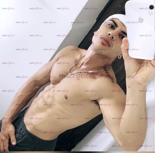 FOTOS DE BRENZ EVEREST MODELO PORNO; VERGON 23CM GRUESO, CURVO VERS ACT