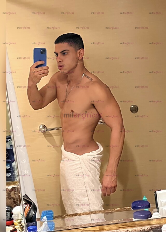 FOTOS DE BRENZ EVEREST MODELO PORNO; VERGON 23CM GRUESO, CURVO VERS ACT