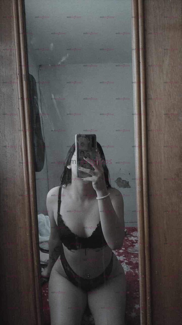 FOTOS DE 20 AÑOS PERO BIEN CACHONDA Y CALIENTE CON GANAS DE COGER RICO