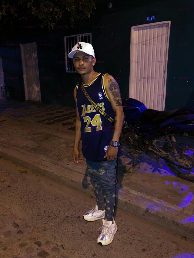 FOTOS DE SOY EL HOMBRE QUE BUSCAS PARA CUMPLIR TODO TUS FETICHES