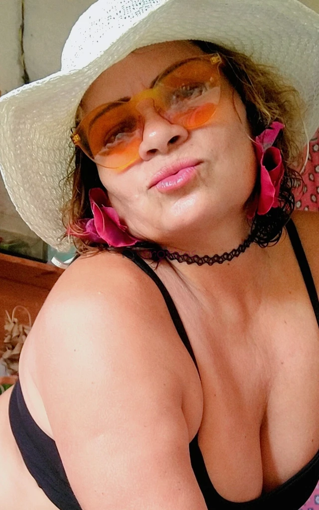 Ola tudo bem se vc esta afim de se divertir com descricao e muito sigilo e so me chamarsou discreta carinhosa atenciosa adoro sexo sem frescura quero...