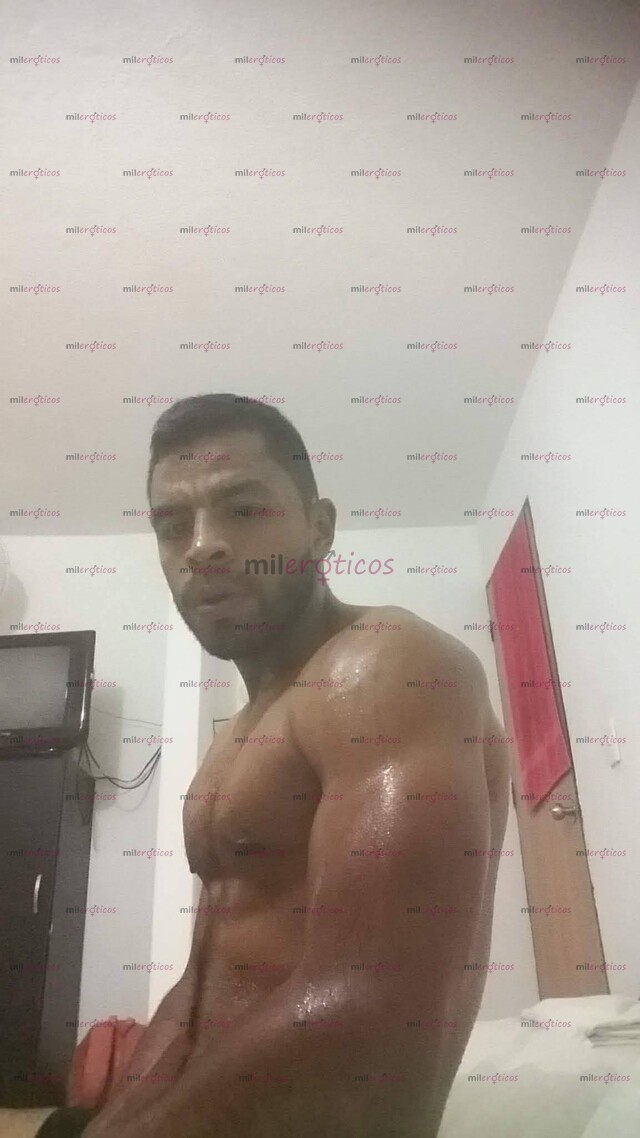 FOTOS DE JOVEN BIEN CALIENTE Y BIEN LECHERO... SOLO WOO