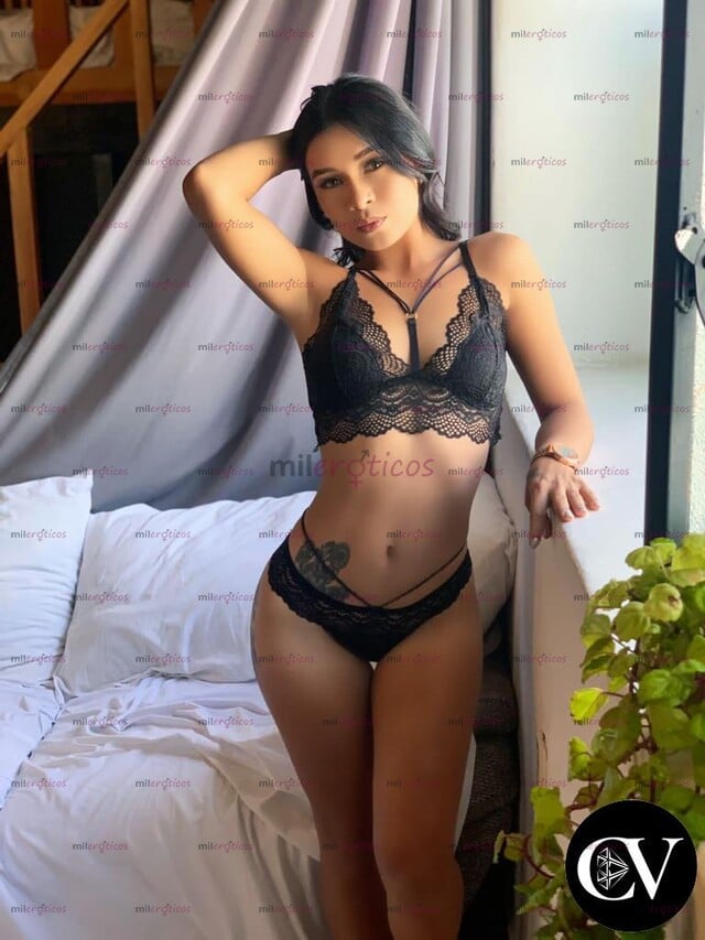 FOTOS DE HERMOSA MORENITA SÚPER CACHONDA, LISTA PARA DARTE MUCHOS BESITOS.