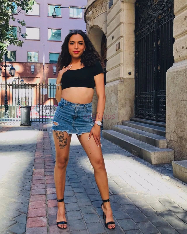 Mi nombre es renatta aurora soy una chica trans chilena de 25 anos estoy disponible para venta de contenido y videollamadas ademas cuento con lugar pa...