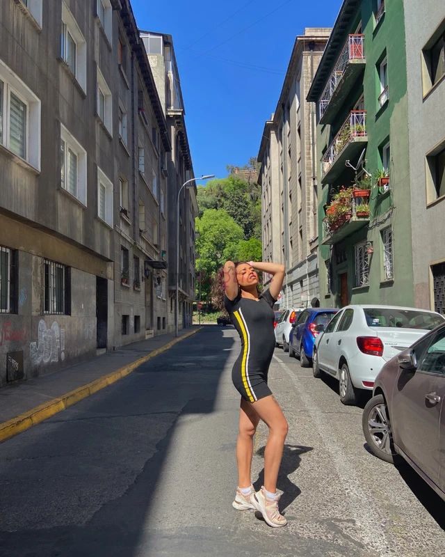 Mi nombre es renatta aurora soy una chica trans chilena de 25 anos estoy disponible para venta de contenido y videollamadas ademas cuento con lugar pa...