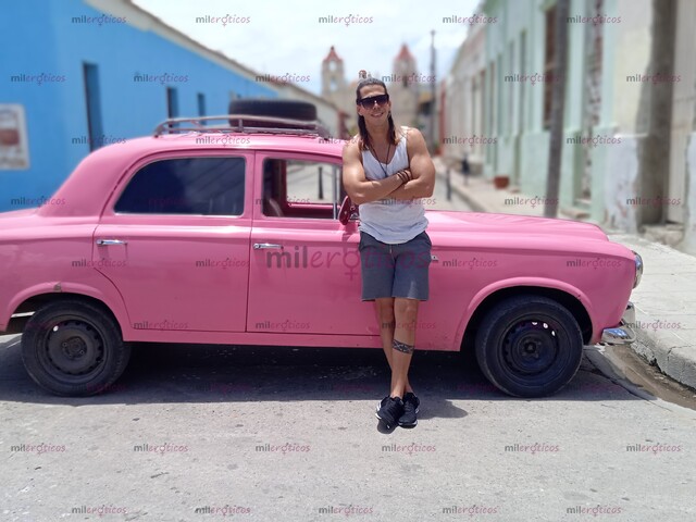 FOTOS DE SOY UN CUBANO QUE LLEGO PARA DARLE ALEGRIA Y COSA RICA A TU CUERPO.