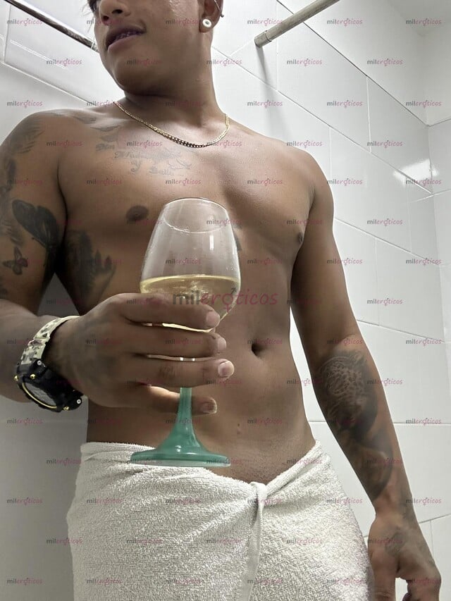 FOTOS DE POTENTE VERGA GRUESA DE 22 CM CURVA ANTHONY DISPUESTO A TODO APTO PRIVADO