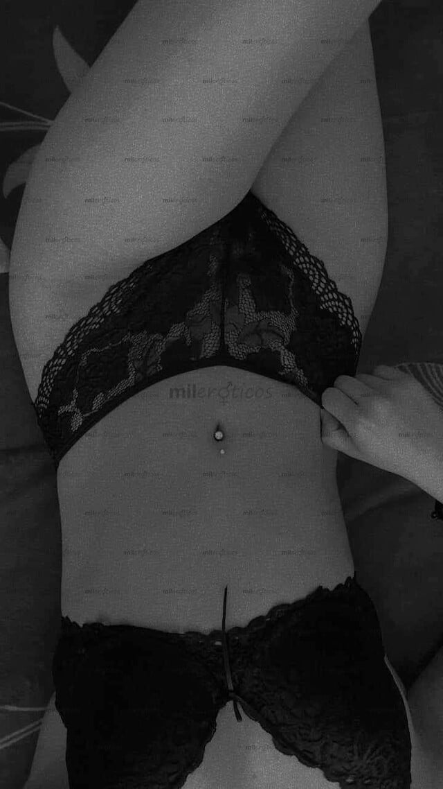FOTOS DE VALE 20 AÑOS JOVEN PERO MUY CALIENTE DISFRUTEMOS UN RATO DE RICO SEXO