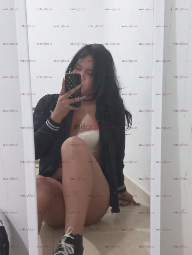 FOTOS DE ALTA, GUAPA , PIERNONA Y MUY FEMENINA LISTA PARA HACERTE MUY FELIZ