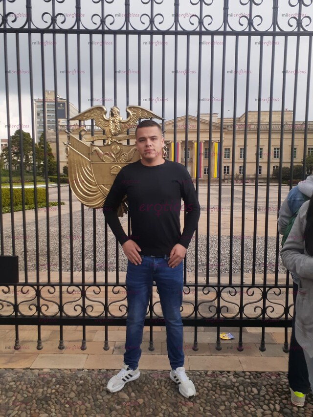 FOTOS DE SOY JULIO ARDIENTE ARRECHO FETICHISTA Y MEJOR GIGOLÓ ESCORT PARA MUJERES MASAJIS