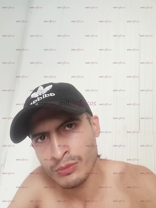FOTOS DE VERGON SERIO Y DISPUESTO A CALMAR TUS SED DE SEXO.