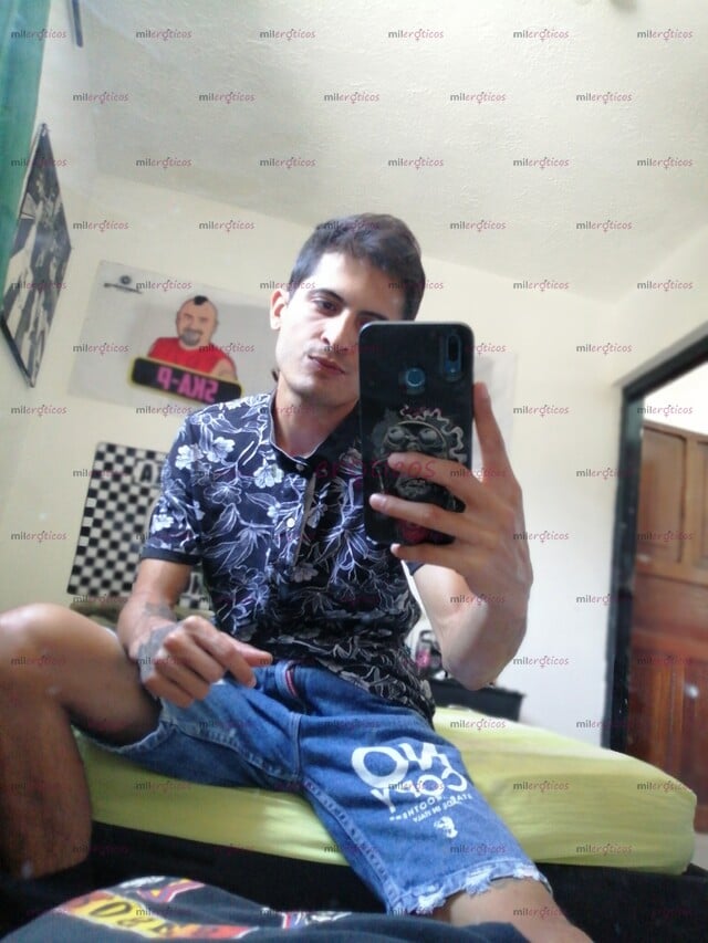 FOTOS DE VERGON SERIO Y DISPUESTO A CALMAR TUS SED DE SEXO.