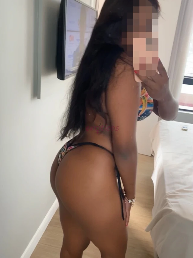 Ola queridos amores sejam bem vindos aqui no meu perfil o meu nome e agata tenho 24 anos de idade os cabelos longos e um corpo perfeito e as maos deli...