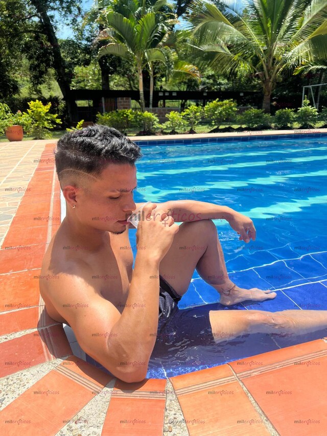 FOTOS DE JÓVEN DESTINADO PARA HACERTE SENTIR DE LO MEJOR, COMPLACERTE ES MI MAYOR DESEO.