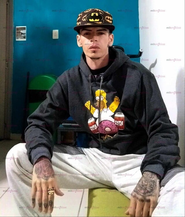 FOTOS DE FLACO VERGON ACTIVO TATUADO VENDO VIDEITOS CASEROS Y VIDEO LLAMADAS