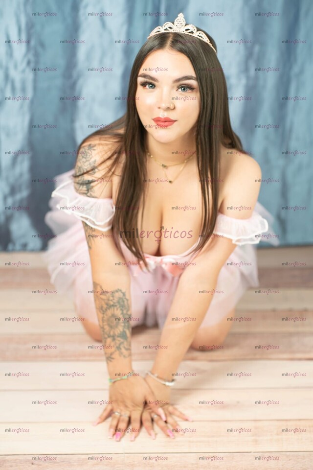 FOTOS DE MELODY EXQUISITA RUBIA DE FIGURA COMPLETAMENTE NATURAL