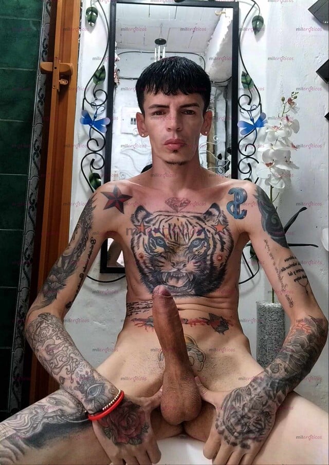 FOTOS DE FLACO ACTIVO BLANCO TATUADO VENDO CONTENIDO CASERO Y VIDEO LLAMADAS