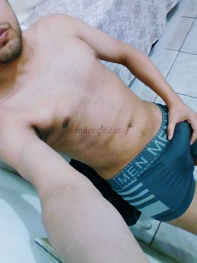 Ola sou um rapaz tenho 28 anos moro em fortaleza bem aparentado 19 cm de penis disponivel somente para mulheres sexo ou ate mesmo algo mais com soltei...
