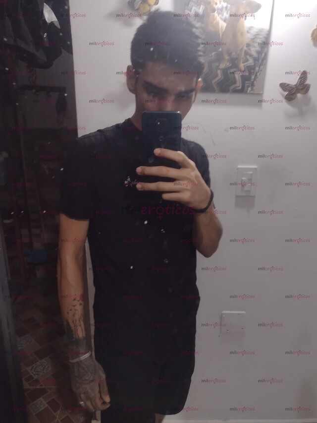 FOTOS DE 23 AÑOS, GRANDE Y ROSADITO PENE GRANDE PARA TI.